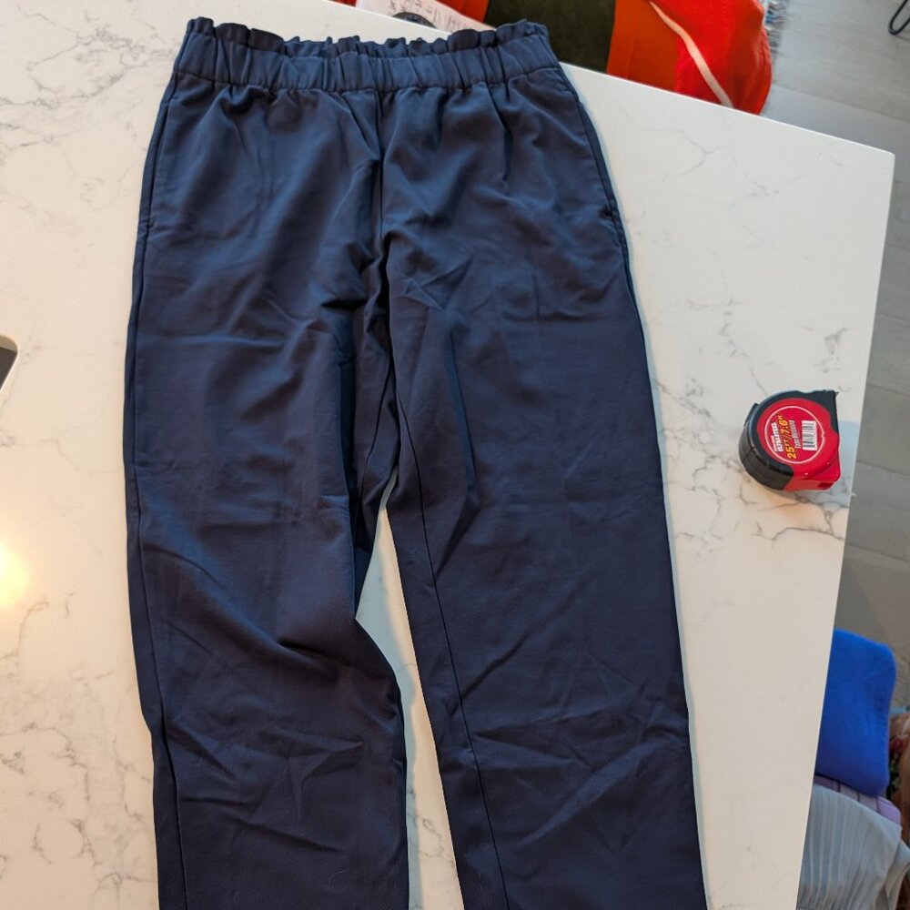 Like new Ann Taylor elastic-waist cropped work pants, size M